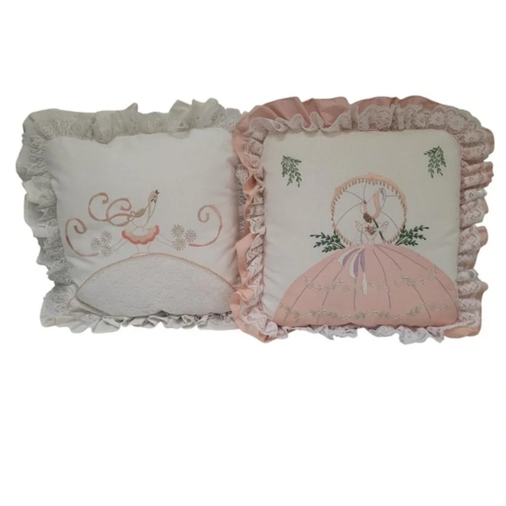 Vtg‎ Southern Belle Embroidered Throw Pillow Ruffled Lace 2